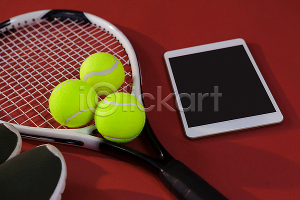 사람없음 JPG 포토 해외이미지 빨간배경 신발 태블릿 테니스공 테니스라켓 해외202009