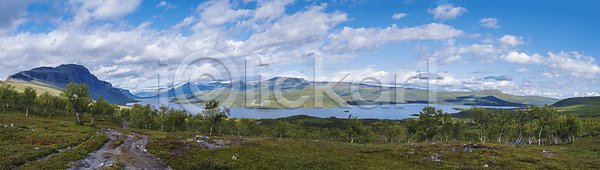 사람없음 JPG 포토 해외이미지 가을(계절) 강 구름(자연) 길 나무 물 백그라운드 북쪽 산 새벽 스웨덴 스칸디나비아 야외 언덕 여름(계절) 여행 오솔길 자국 자연 자작나무 절정 초록색 카피스페이스 컬러풀 탐험 트래킹 파노라마 파란색 풍경(경치) 하늘 하이킹 해외202009 호수