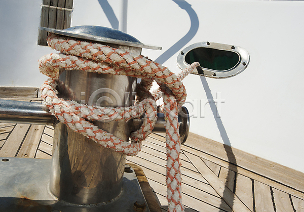 사람없음 JPG 포토 해외이미지 교통시설 금속 목재 묘사 밧줄 보트 여행 은색 함선 항해 해외202009 흰색