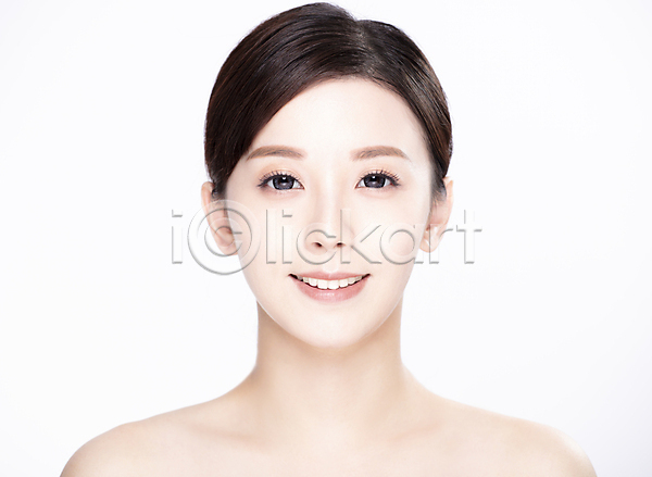 동양인 사람 성인 성인여자한명만 여자 한명 JPG 앞모습 포토 해외이미지 미소(표정) 뷰티 상반신 해외202009 흰배경