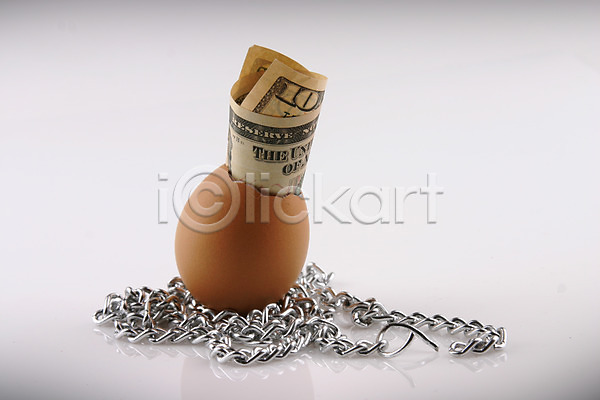 사람없음 JPG 포토 경제 계란 계란껍데기 금융 달러 돈 스튜디오촬영 실내 오브젝트 외화 지폐 철사 컨셉