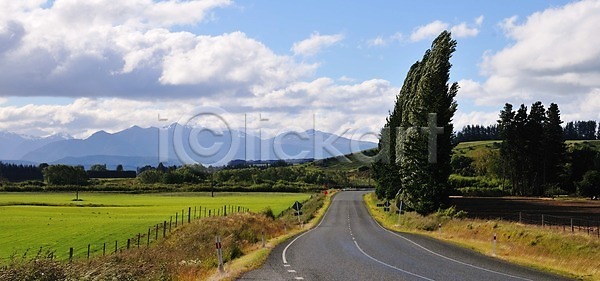 상쾌 여유 사람없음 JPG 포토 가로수 구름(자연) 길 나무 뉴질랜드 도로 야외 울타리 초원(자연) 테아나우 풍경(경치) 하늘
