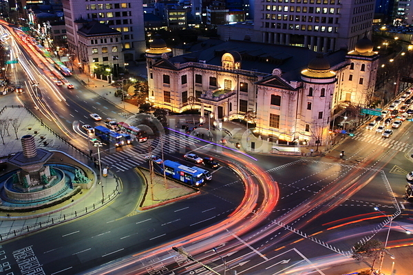 사람없음 JPG 건물 도로 도시 도시풍경 명동 백그라운드 버스 빛 야경 야외 자동차 조명 차(자동차) 풍경(경치) 한국 한국은행