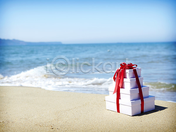 사람없음 JPG 포토 리본 모래 모래사장 바다 선물 선물상자 야외 여름(계절) 이벤트 주간 파도 풍경(경치) 하늘 해변