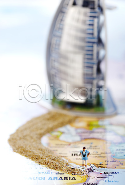 남자 남자만 사람 사람없음 JPG 포토 건물 관광지 나라 두바이 모래 모형 미니어처 부르즈알아랍 세계 세계여행 세계지도 스튜디오촬영 실내 여행 오브젝트 지도 피규어 해외 해외여행 호텔 흙