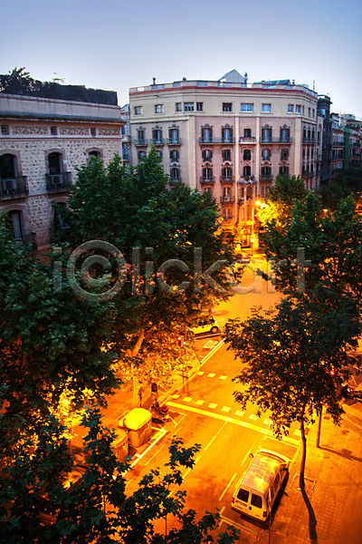 사람없음 JPG 포토 하이앵글 가로등 가로수 거리 건물 관광지 나무 도로 도시 바르셀로나 스페인 스페인문화 식물 야간 야경 야외 유럽 유럽풍경 자동차 조명 차(자동차) 풍경(경치) 해외 해외풍경