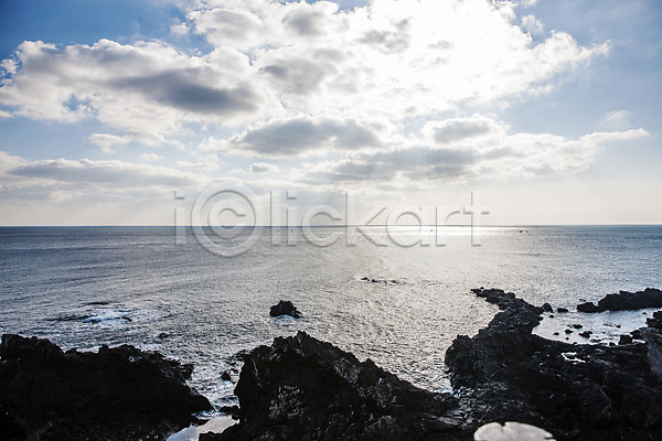 사람없음 JPG 포토 관광지 구름(자연) 국내여행 바다 섬 암석 야외 여행 자연 제주도 주간 풍경(경치) 하늘 한국 현무암