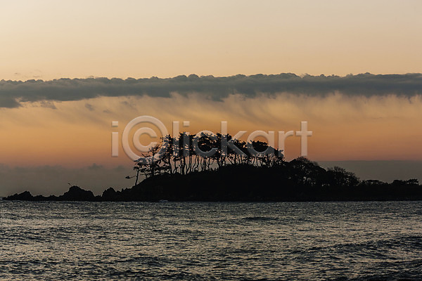 사람없음 JPG 포토 구름(자연) 국내여행 바다 야외 어선 여행 울산 일출 자연 주간 풍경(경치) 하늘 한국