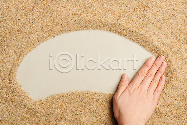 보호 신체부위 한명 JPG 포토 하이앵글 갈색배경 건강 날씨 먼지 모래 미세먼지 손 스튜디오촬영 실내 쓸기 플랫레이 환경