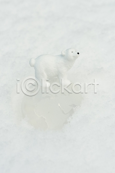 사람없음 JPG 포토 겨울 날씨 눈(날씨) 동물 백그라운드 북극곰 야외 주간 지구본 환경 흰배경 흰색
