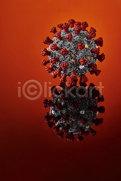 사람없음 JPG 포토 건강 과학 델타변이바이러스 모형 바이러스 백신 빨간배경 스튜디오촬영 실내 약 의학 전염병 질병 코로나바이러스