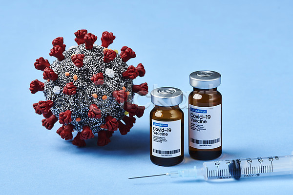 사람없음 JPG 포토 건강 과학 델타변이바이러스 모형 바이러스 백신 스튜디오촬영 실내 앰플 약 의학 전염병 주사기 질병 코로나바이러스 파란배경