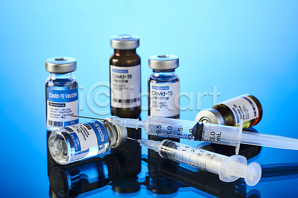 사람없음 JPG 포토 건강 과학 델타변이바이러스 바이러스 백신 스튜디오촬영 실내 앰플 약 의학 전염병 주사기 질병 코로나바이러스 파란배경