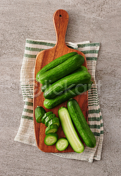 사람없음 JPG 포토 하이앵글 도마 스튜디오촬영 슬라이스 식재료 실내 오이 요리 음식 조각 채소 초록색 회색배경