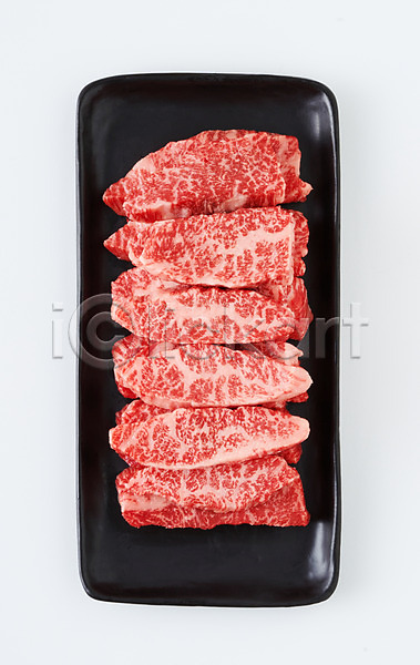 사람없음 JPG 포토 하이앵글 생고기 소고기 스튜디오촬영 식재료 실내 양지 우삼겹 육류 음식 접시 흰배경