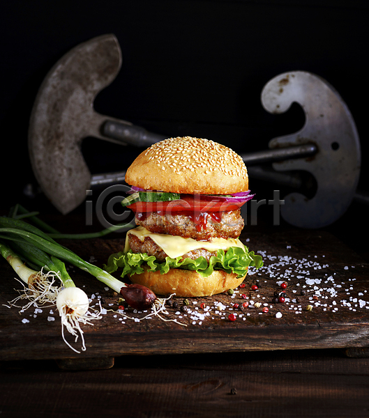 사람없음 JPG 포토 해외이미지 나무도마 맛있는 음식 치즈버거 패스트푸드 햄버거