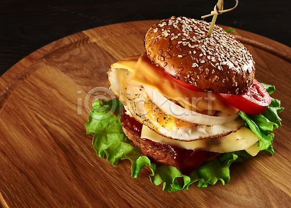사람없음 JPG 포토 해외이미지 나무도마 맛있는 음식 치즈버거 패스트푸드 햄버거