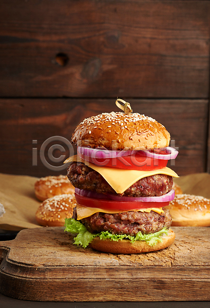 사람없음 JPG 포토 해외이미지 나무도마 맛있는 음식 치즈버거 패스트푸드 햄버거