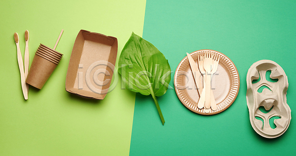 사람없음 JPG 포토 해외이미지 실내 일회용 잎 재활용 접시 종이컵 초록배경 친환경 칫솔