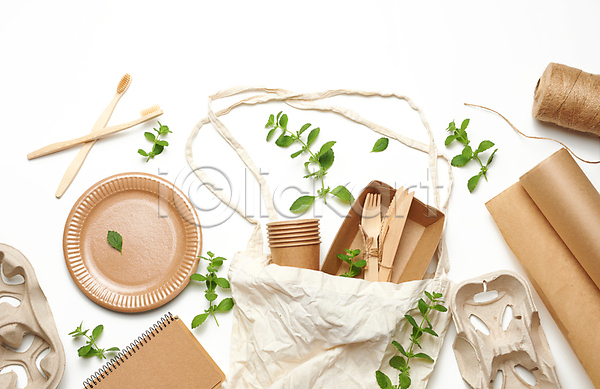 사람없음 JPG 포토 하이앵글 해외이미지 공책 나무칼 나무포크 실내 에코백 일회용 잎 재활용 접시 종이컵 친환경 칫솔 흰배경