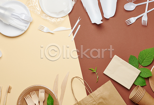 사람없음 JPG 포토 해외이미지 갈색배경 나무포크 실내 일회용 잎 재활용 접시 종이컵 친환경 플라스틱