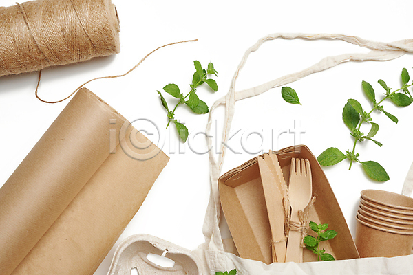 사람없음 JPG 포토 하이앵글 해외이미지 나무칼 나무포크 실내 에코백 일회용 잎 재활용 종이컵 친환경 칫솔 흰배경