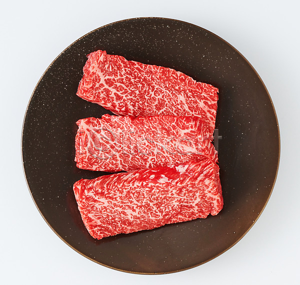 사람없음 JPG 포토 하이앵글 그릇 생고기 소고기 스튜디오촬영 식재료 실내 육류 음식 치마살 흰배경