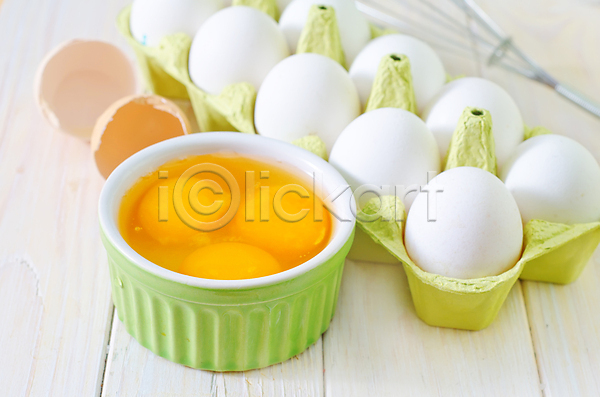사람없음 JPG 포토 해외이미지 계란 계란판 그릇 날계란 식재료 실내 해외202004 해외202105 흰배경