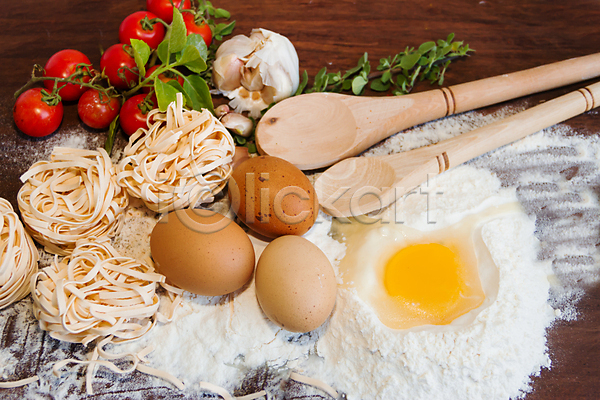 사람없음 JPG 포토 해외이미지 계란 만들기 밀가루 바질 스파게티 체리 토마토 파스타 해외202004 해외202105