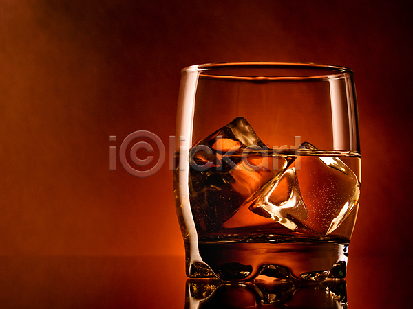 사람없음 JPG 포토 해외이미지 갈색 빨간색 얼음 위스키 음료 주류 칵테일 해외202004