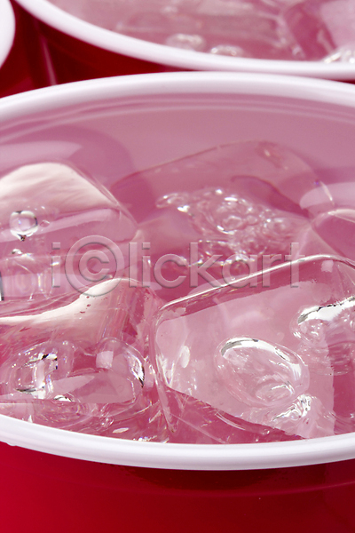 시원함 사람없음 JPG 근접촬영 포토 해외이미지 물 빨간색 얼음 얼음물 음료 컵 해외202004