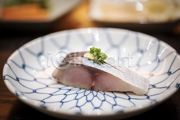 신선 사람없음 JPG 근접촬영 포토 고등어 실내 오마카세 일본음식 일식집 접시 회