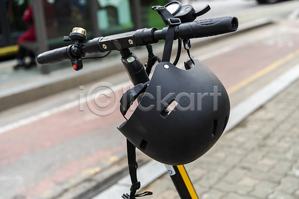 사람없음 JPG 포토 걸림 교통안전 모빌리티 보행로 야외 전동퀵보드 주간 헬멧