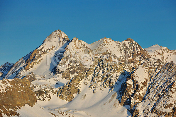 사람없음 JPG 포토 해외이미지 겨울 눈내림 산 알프스 야외 언덕 풍경(경치) 해외202004 해외202105 햇빛
