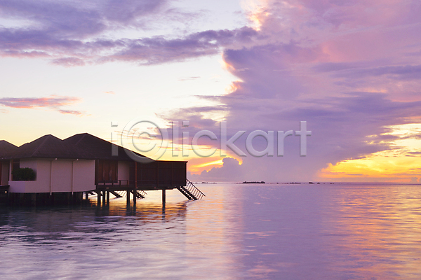 사람없음 JPG 포토 해외이미지 구름(자연) 모래 몰디브 바다 섬 수평선 야외 태양 파도 풍경(경치) 하늘 해외202004 해외202105 햇빛