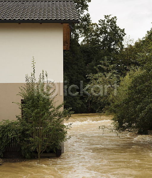 위험 지구온난화 사람없음 JPG 포토 해외이미지 거리 건물 도시 슬로베니아 아파트 연립주택 해외202004 홍수 환경