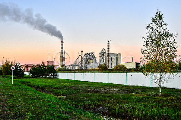 매연 사람없음 JPG 포토 해외이미지 공장 굴뚝 배기가스 석탄 스모그 연기 오염 탑 하늘 해외202004 화학물질 환경