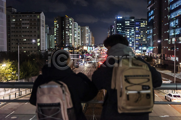 10대 남자 두명 십대만 여자 청소년 한국인 JPG 뒷모습 포토 건물 겨울 귀가 기댐 마주보기 상반신 서기 아파트 야간 야간자율학습 야외 육교 책가방