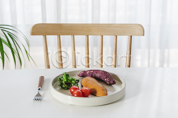 사람없음 JPG 포토 건강식 고구마 다이어트 닭가슴살 방울토마토 식탁 실내 의자 잎 저칼로리식단 접시 채소 포크