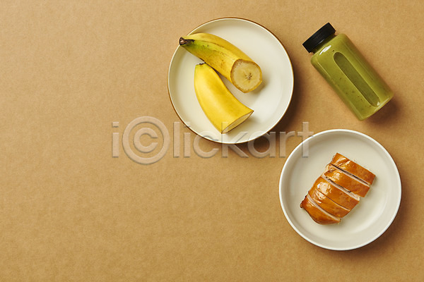 사람없음 JPG 포토 하이앵글 갈색배경 건강식 다이어트 닭가슴살 바나나 병(담는) 스튜디오촬영 실내 저칼로리식단 접시 해독주스