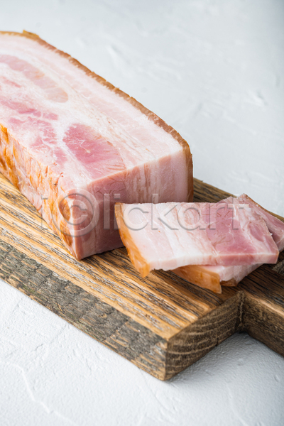 사람없음 JPG 포토 해외이미지 돼지고기 베이컨 육류 음식 조각 질감 해외202105 햄 훈제 흰배경