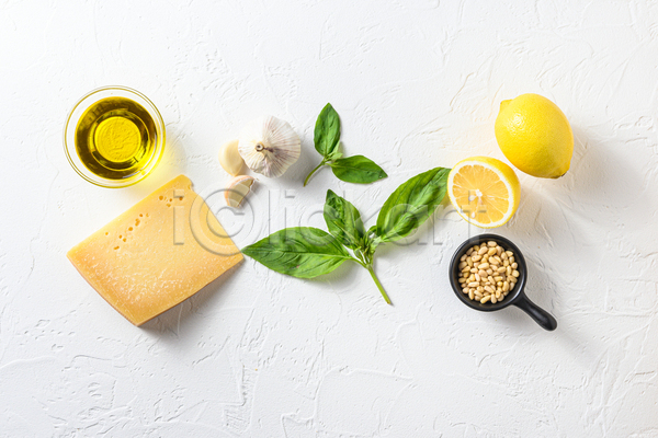 사람없음 JPG 포토 해외이미지 단면 레몬 마늘 바질 실내 올리브오일 잣 치즈 페스토 해외202105 흰배경