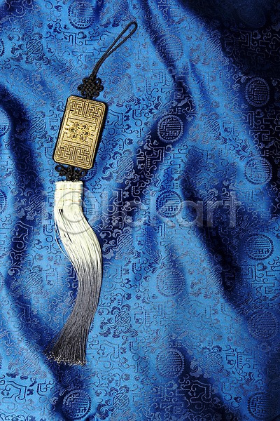 사람없음 JPG 포토 노리개 명절 새해 스튜디오촬영 실내 오브젝트 장식 전통소품 천(직물) 파란색 한국 한국전통 헝겊