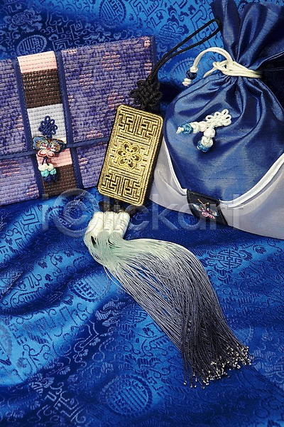 사람없음 JPG 포토 노리개 명절 복주머니 새해 스튜디오촬영 실내 오브젝트 전통소품 지갑 천(직물) 파란색 한국 한국전통 헝겊