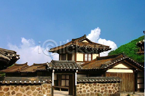 과거 사람없음 포토 건물 건축 건축물 고건축 기와 기와집 나무 담장 돌담 동양건축 식물 야외 전통 전통문화 주간 주택 지붕 하늘 한국 한국건축 한국문화 한국전통 한옥