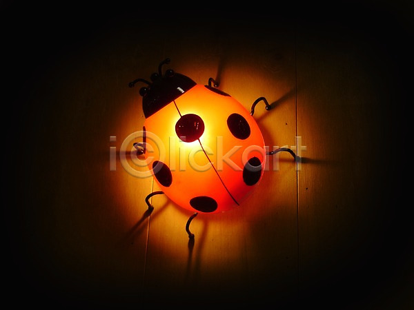 사람없음 JPG 포토 곤충 램프 무당벌레 벌레 빛 실내 어둠 오브젝트 인테리어 조명