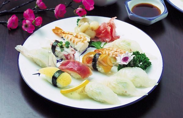 사람없음 JPG 간장 꽃 모듬초밥 실내 요리 음식 일본음식 장식 조화 초밥