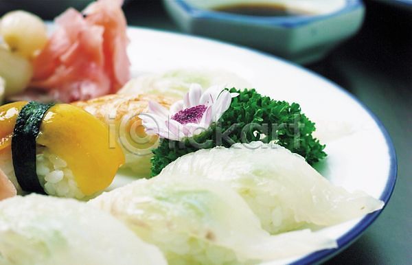 사람없음 JPG 근접촬영 꽃잎 모듬초밥 브로콜리 생선초밥 실내 요리 음식 일본음식 접시 채소 초밥