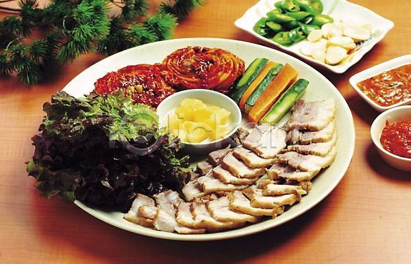 사람없음 JPG 고추 김치 당근 돼지고기 마늘 보쌈 상추 실내 오이 육류 육식 음식 채소