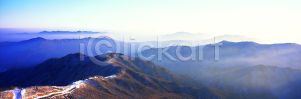 상쾌 사람없음 JPG 포토 겨울 계절 관광지 국립공원 덕유산 산 산등성이 안개 야외 자연 컬러 파노라마 풍경(경치) 한국